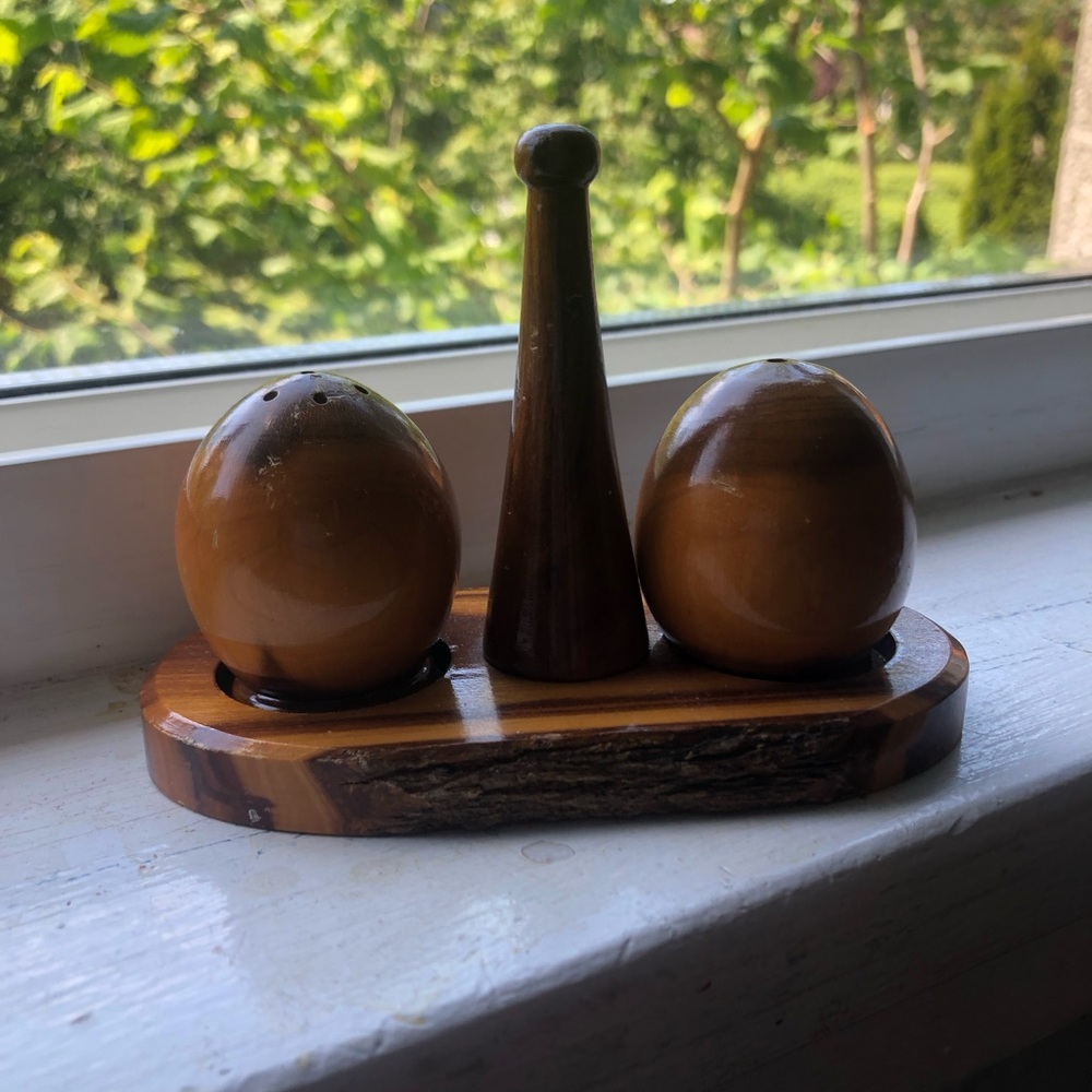 Cute little round Salt & Pepper Shaker Set with base